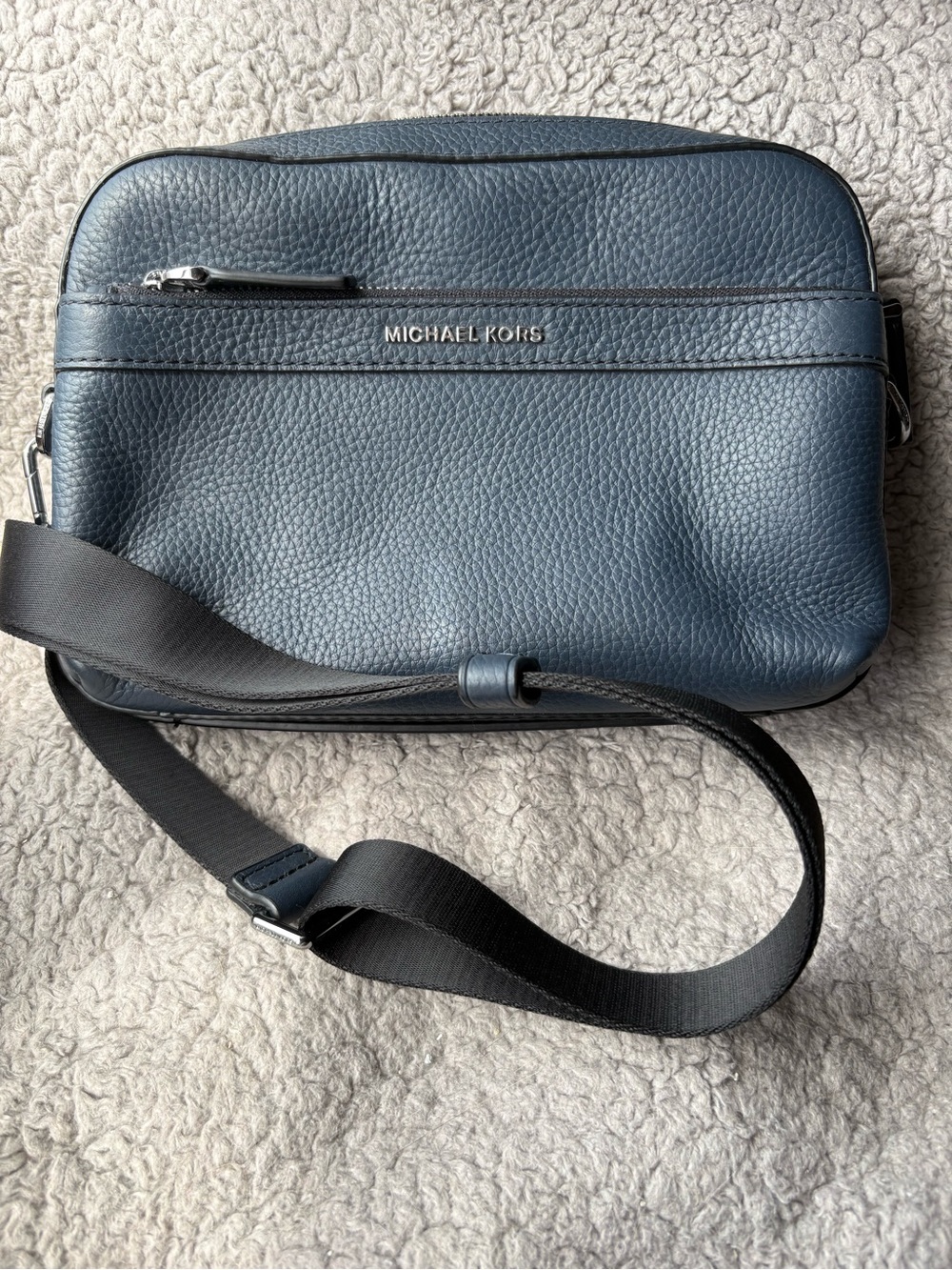 Michael Kors Pebbled Leather Crossbody Bag Navy w/ adjustable strap unisex EUC
